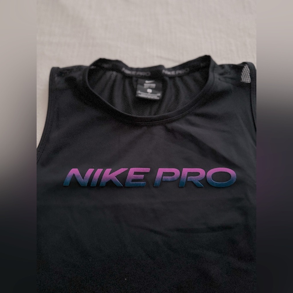 Nike Pro Black and Purple Crop Top - Picture 3 of 3
